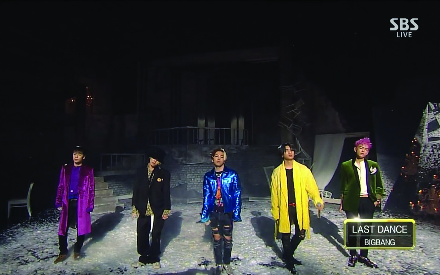 Lan cuoi cung 5 thanh vien Big Bang dung cung tren san khau hinh anh