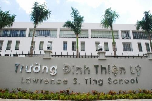 Trom dot nhap truong hoc o Sai Gon lay... bang tot nghiep hinh anh