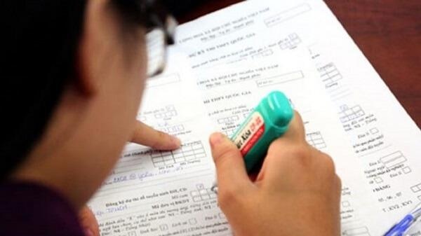 Hoc sinh khong duoc dang ky tuyen sinh vi can bo xa ghi gioi tinh 'la' hinh anh