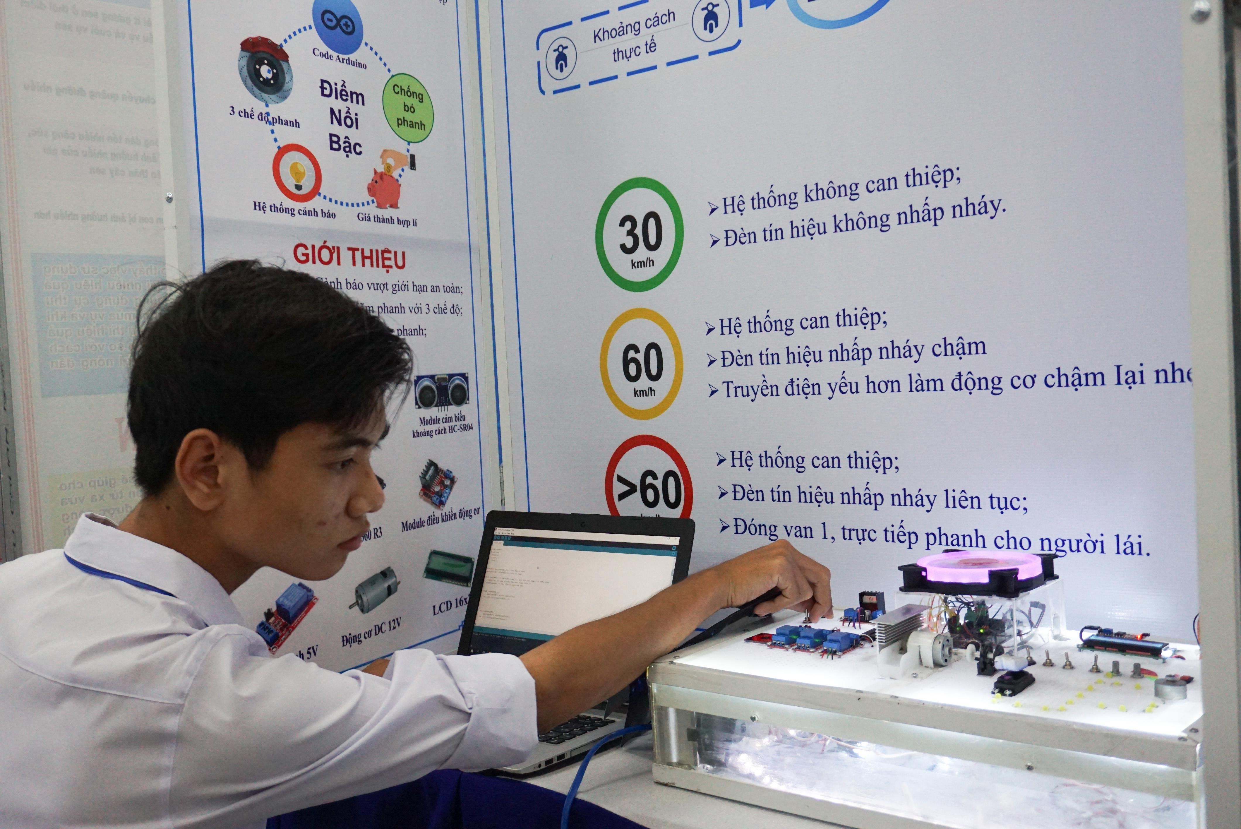 Thi khoa hoc ky thuat bi to co van de, Bo GD&DT giu nguyen ket qua hinh anh