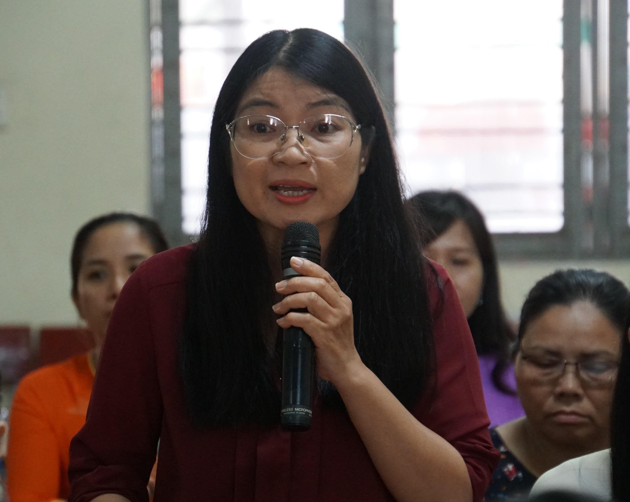 thay giao cho hoc sinh dong canh nong anh 2