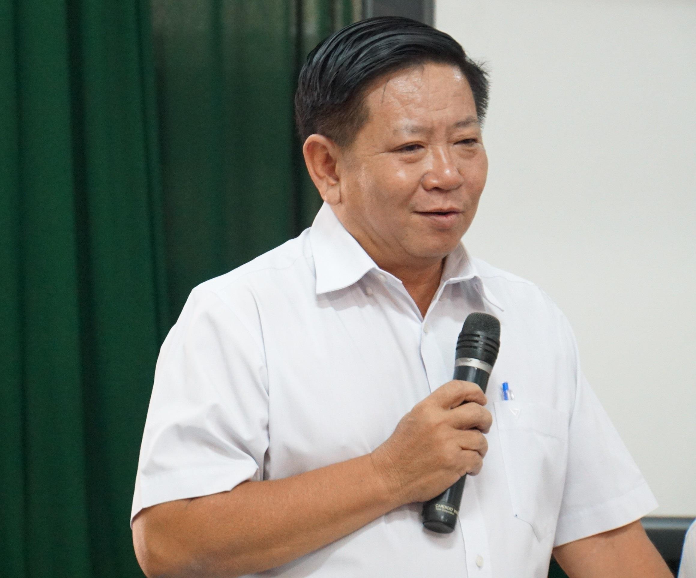 thay giao cho hoc sinh dong canh nong anh 1