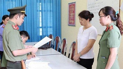 'Khong the noi cha me khong biet chuyen nang diem cho thi sinh' hinh anh