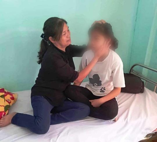 nu sinh lop 10 bi danh suot mot gio anh 1