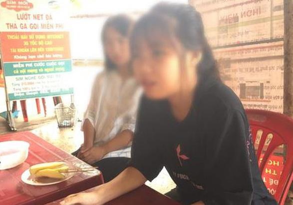 Vu 2 nu sinh lop 10 bi danh mot gio: Nhieu lan dinh lot ca quan ao hinh anh