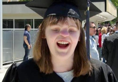 Nghi luc cua nu sinh khong mat, mui tot nghiep cao dang hinh anh