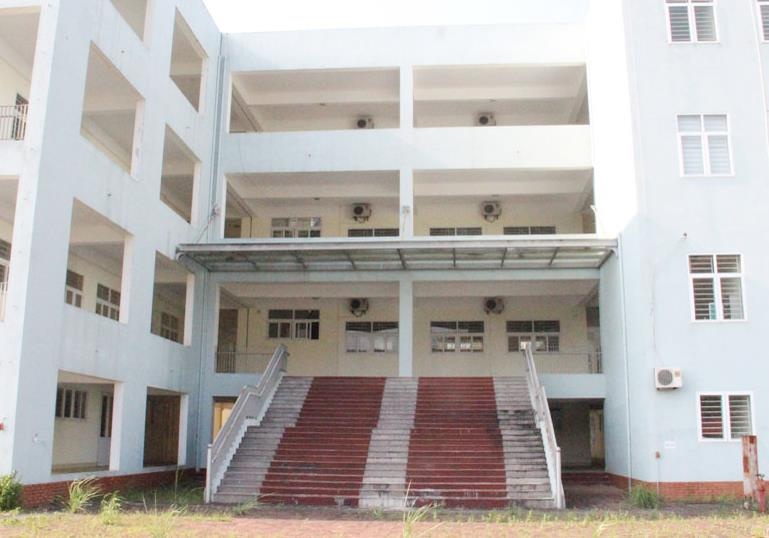 Truong hoc tram ty dong khong co sinh vien hinh anh