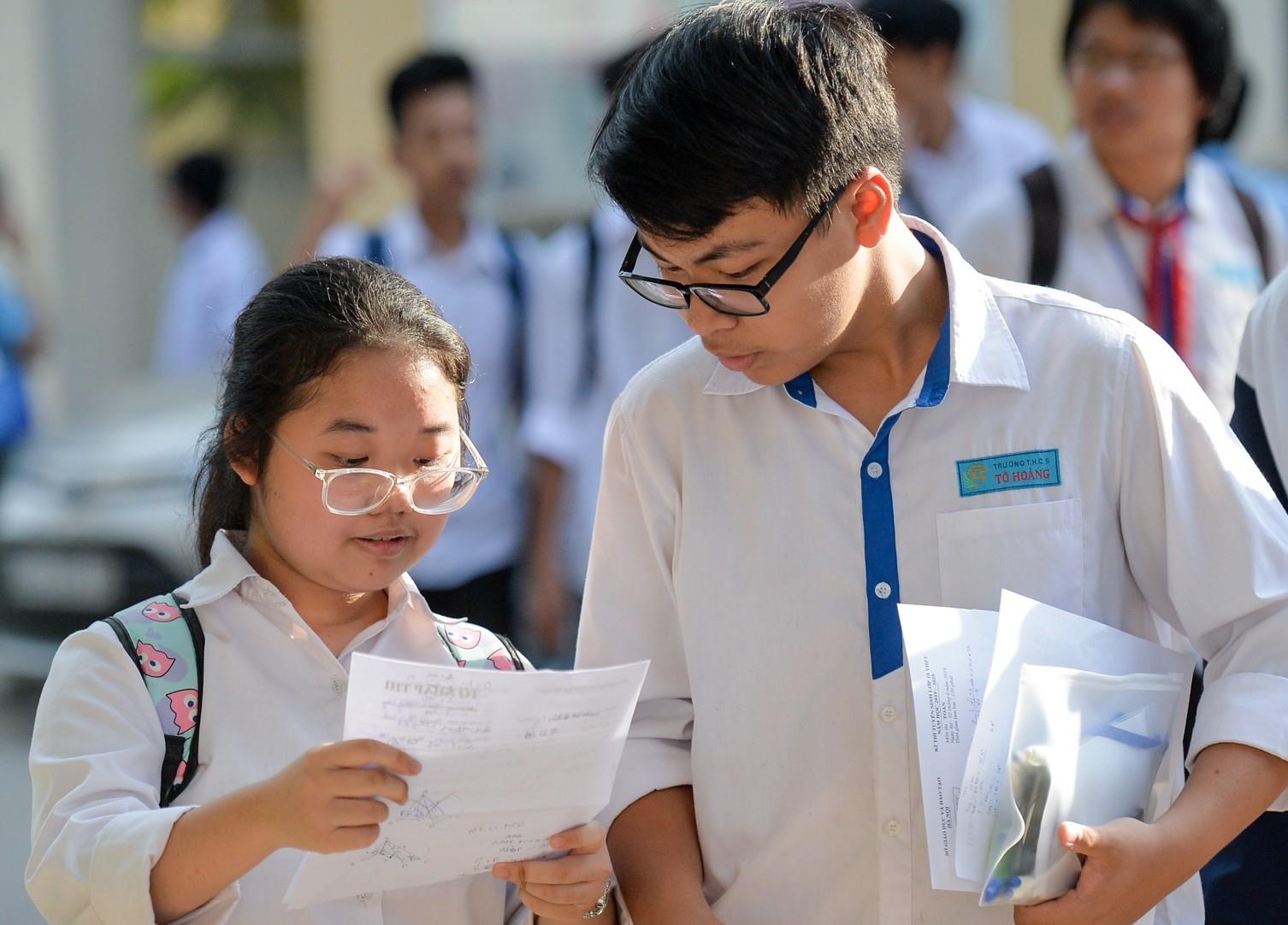 Bai giai de thi mon Toan vao lop 10 o TP.HCM hinh anh