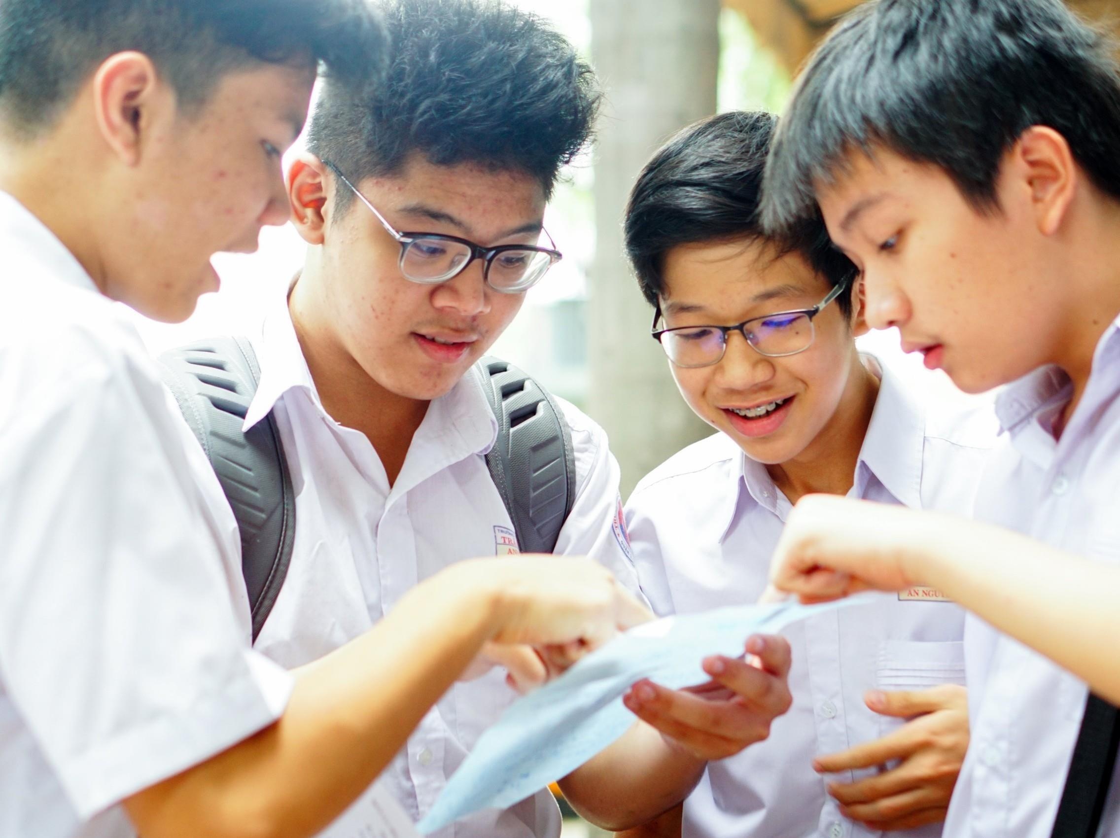 De thi Toan vao lop 10 truong Trung hoc Thuc hanh TP.HCM hinh anh