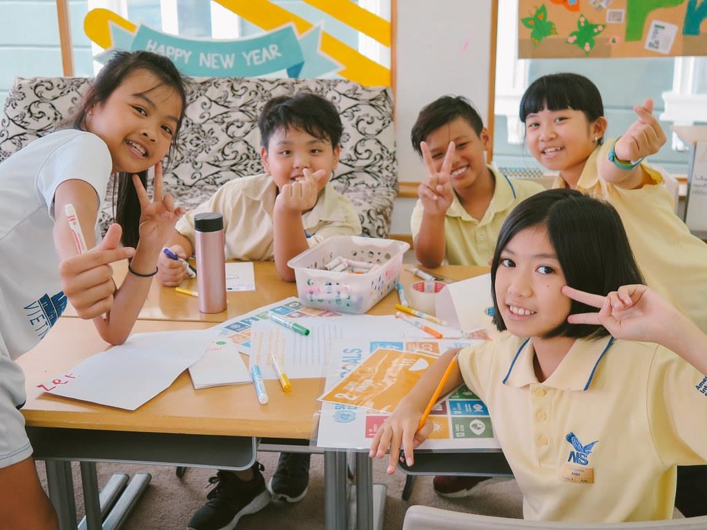 hoc phi truong quoc te anh 11