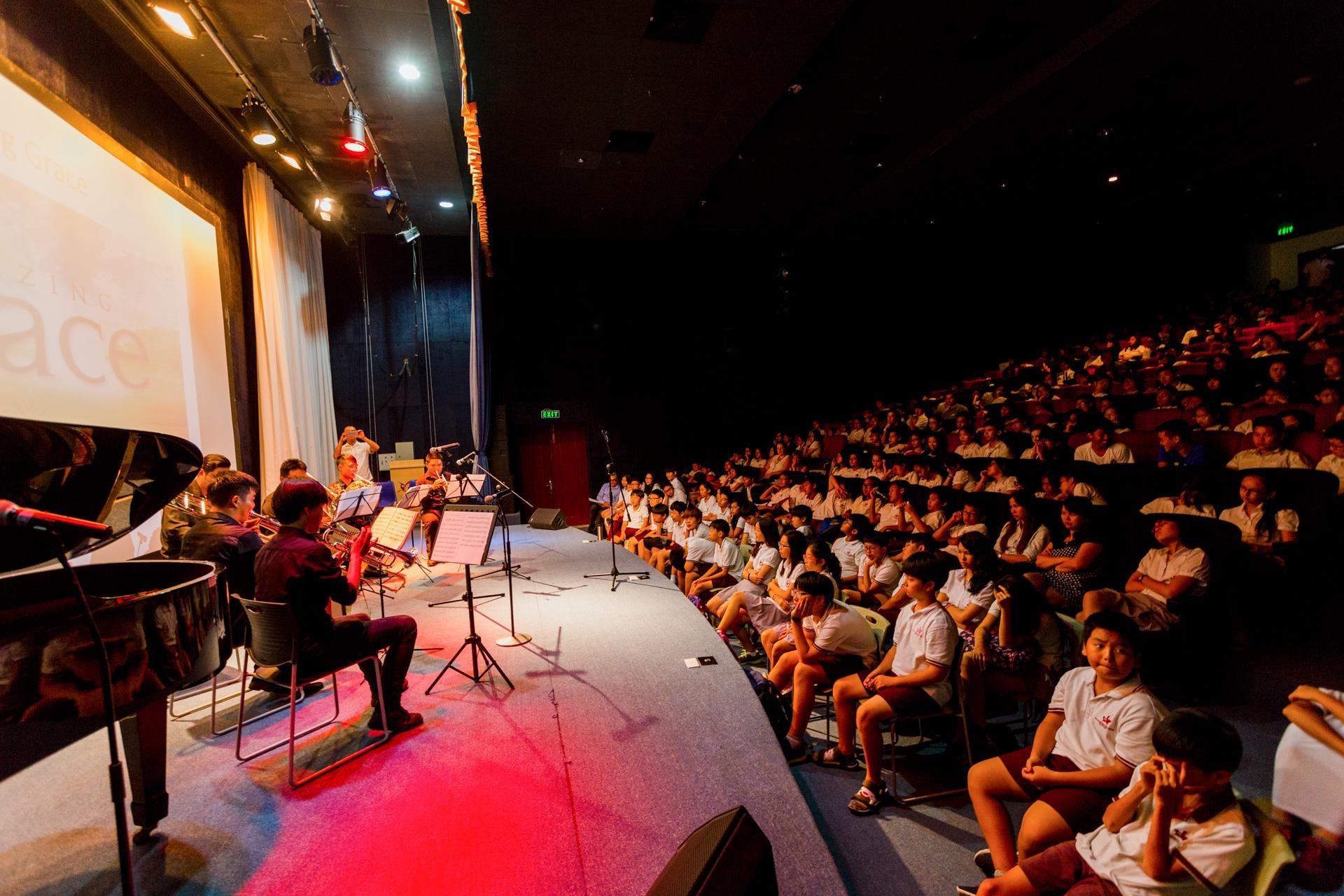 truong quoc te tai Viet Nam anh 14