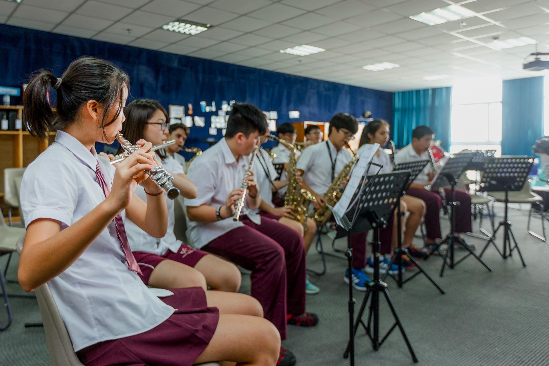 truong quoc te tai Viet Nam anh 15