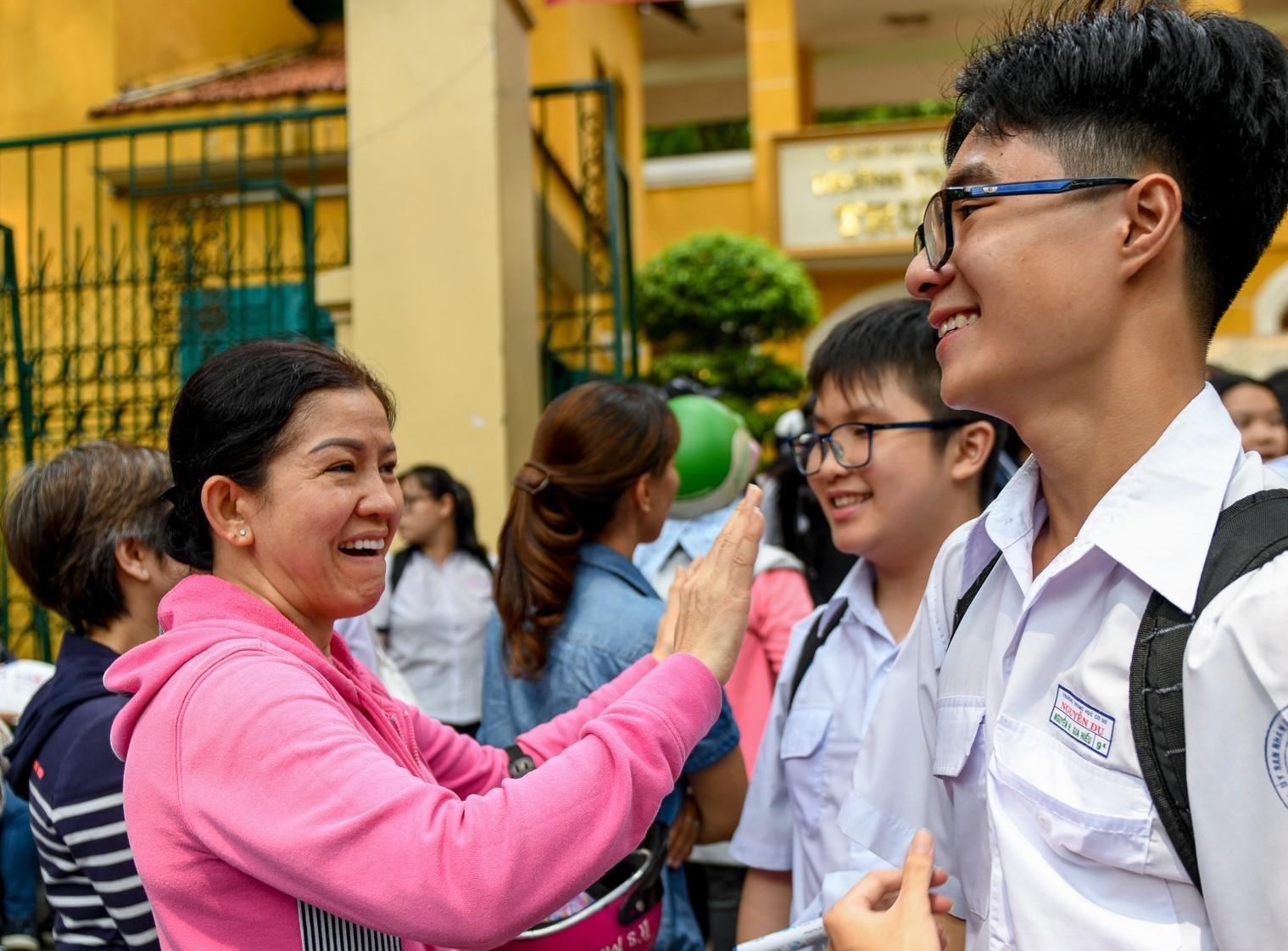 Diem chuan vao lop 10 chuyen va tich hop o TP.HCM hinh anh