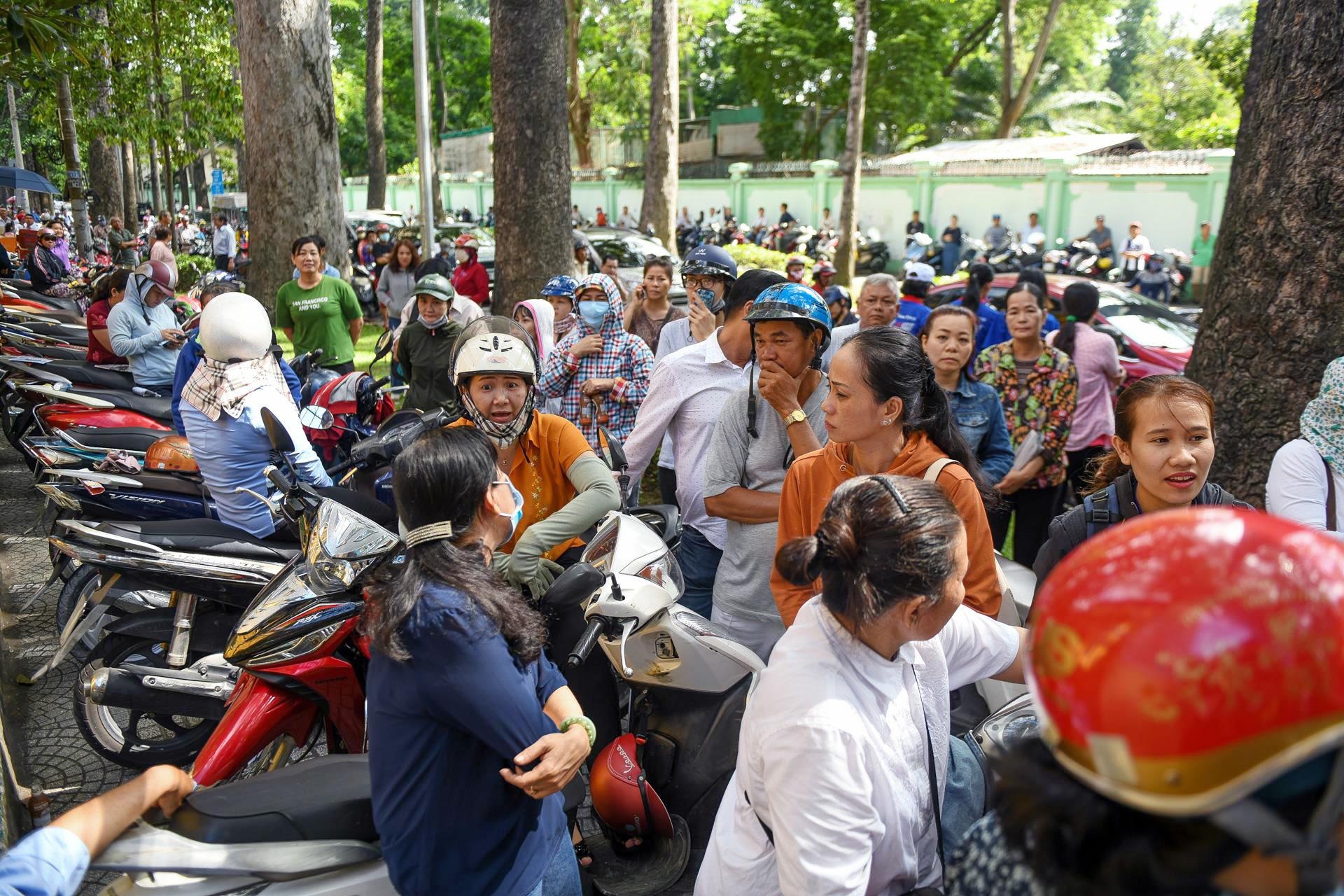 phu huynh bat khoc anh 9