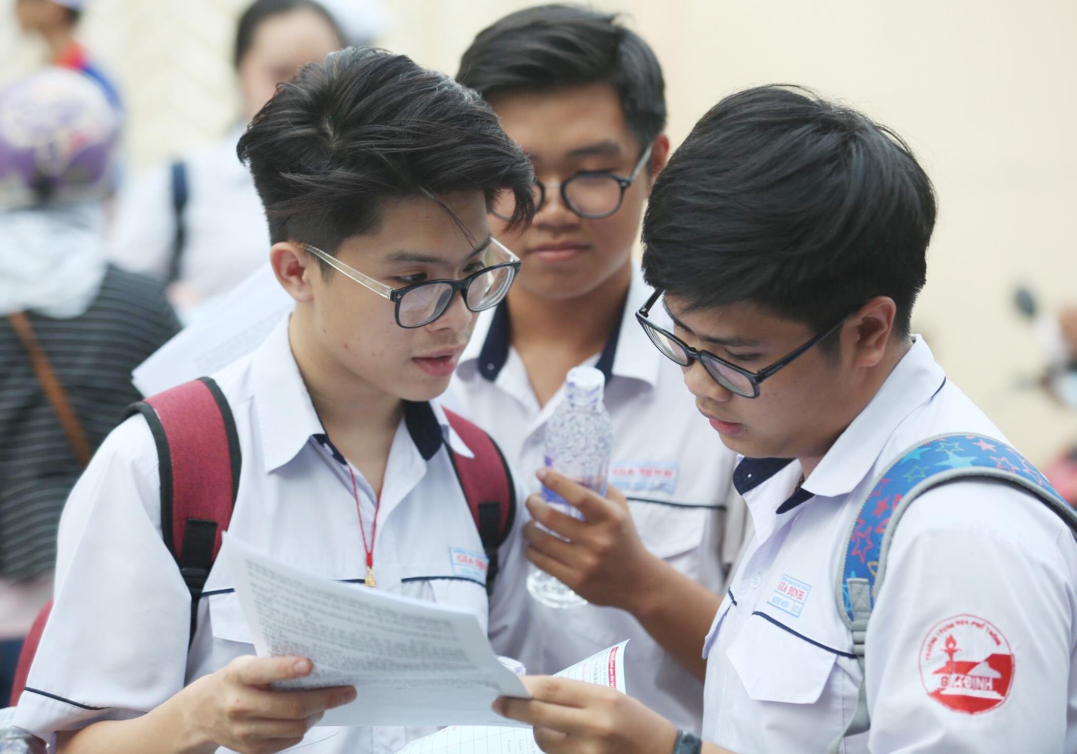 Khong khop ma de, thi sinh Sai Gon thi Sinh hoc tre 15 phut hinh anh