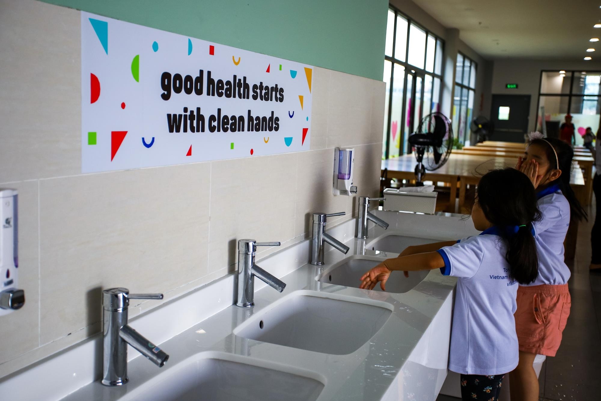 truong quoc te hoc phi nua ty dong anh 13