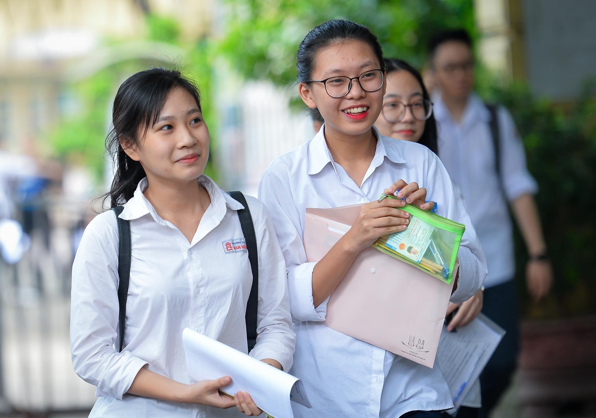Truong dai hoc dau tien cong bo diem chuan du kien hinh anh
