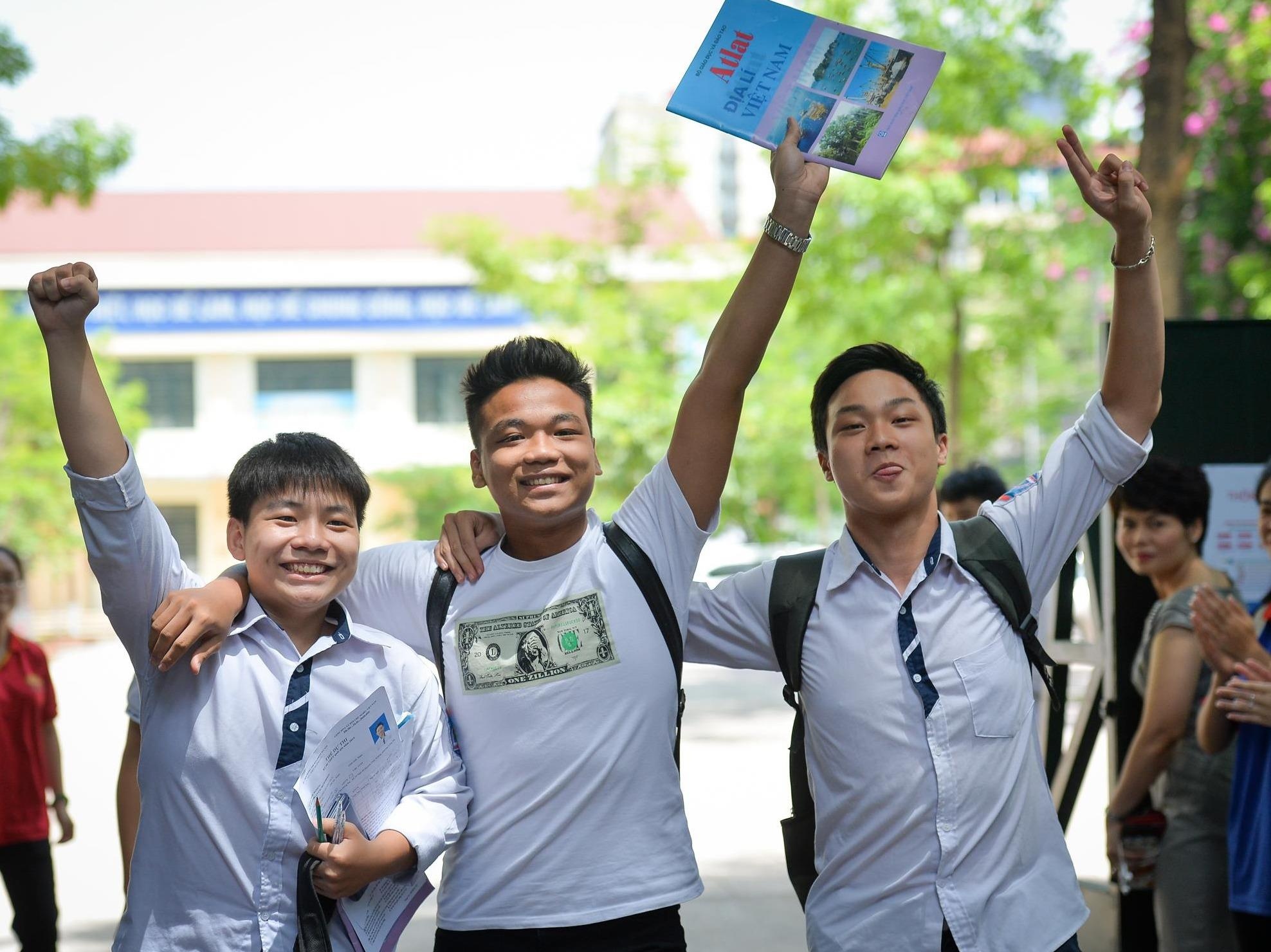 DH Kinh te Quoc dan du kien diem chuan tu 20 diem hinh anh