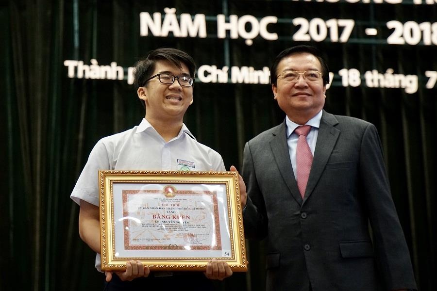 Huy chuong vang Olympic Toan quoc te anh 1