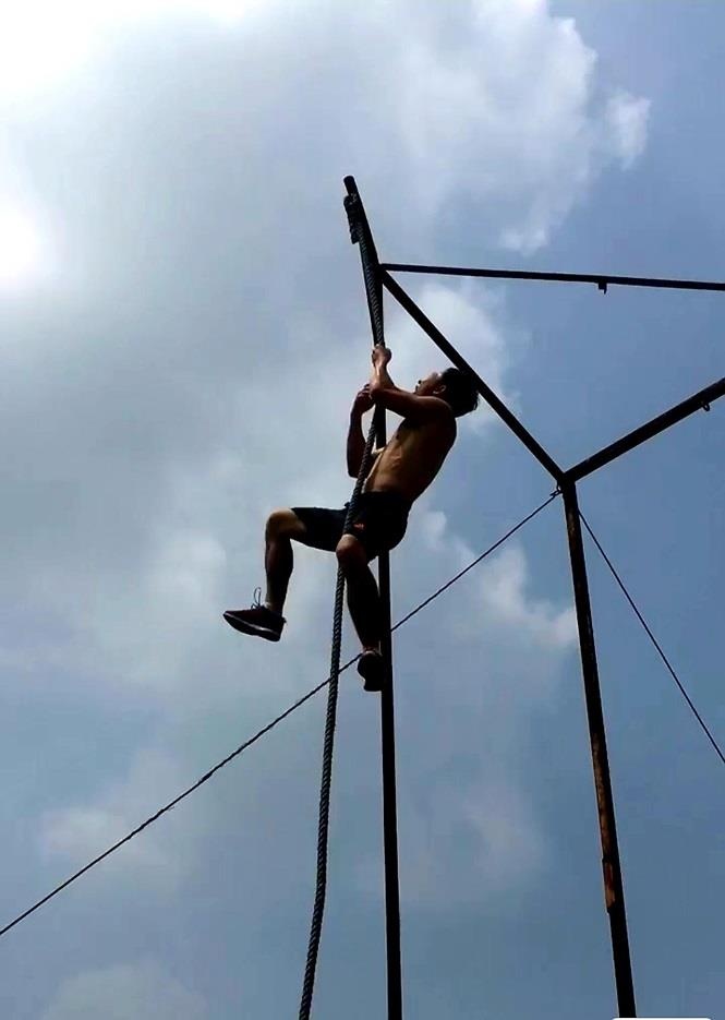 thầy giáo mê thể thao ảnh 1 thay giao me the thao anh 1