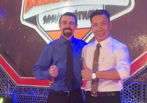 Thay giao day Van thich du day, treo tuong hinh anh