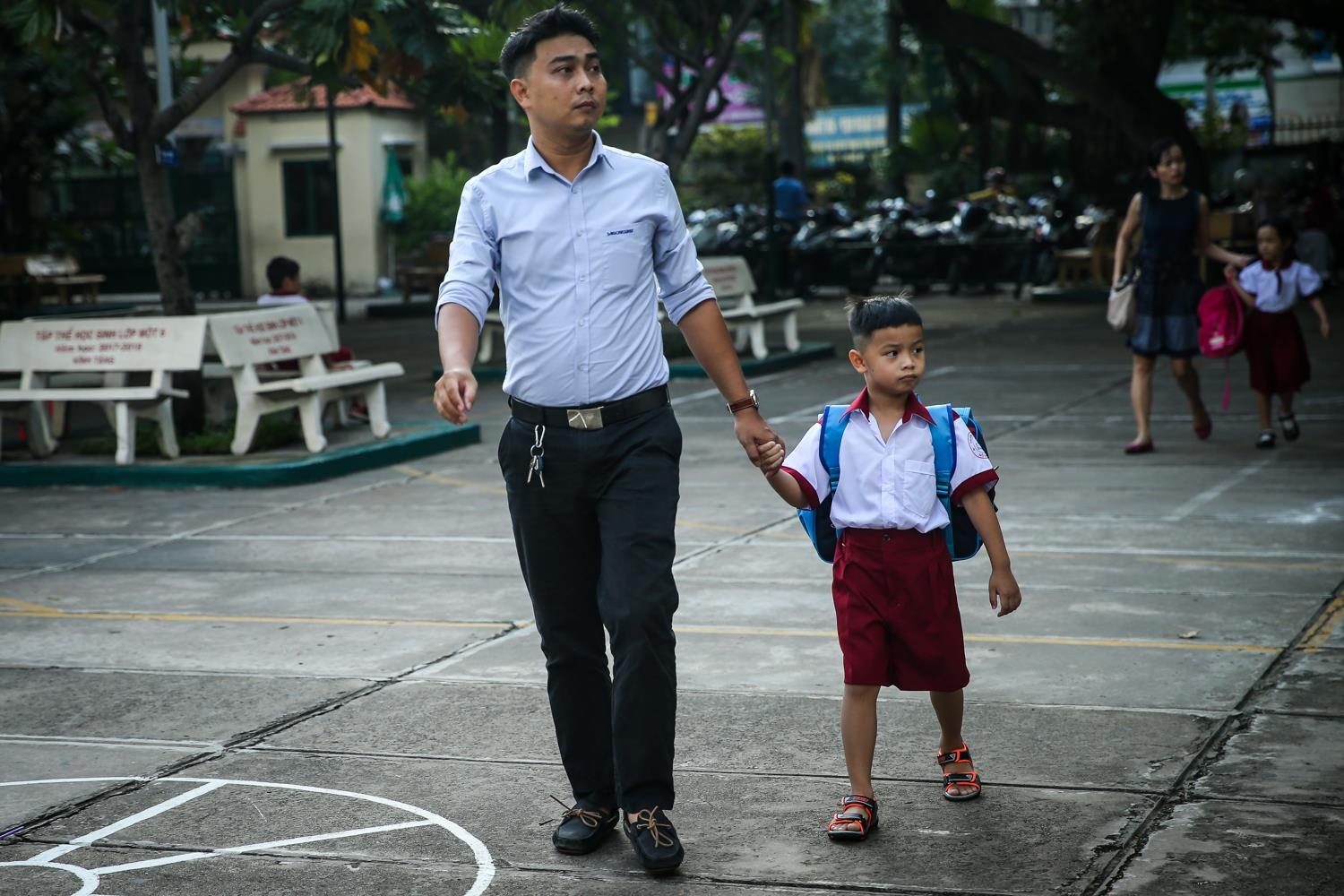 hoc sinh lop 1 den truong anh 1