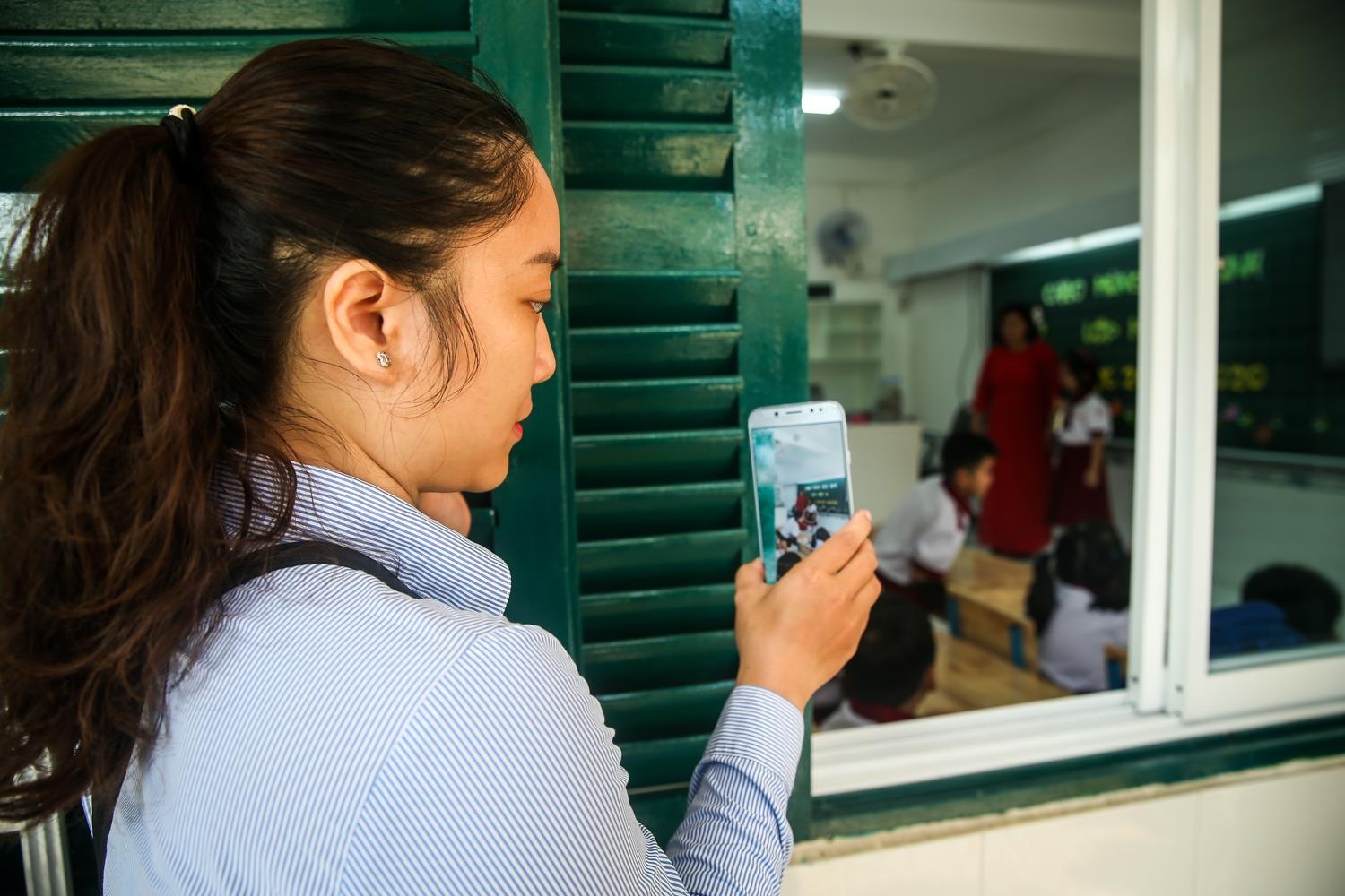 hoc sinh lop 1 den truong anh 11