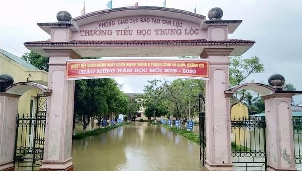 Hang tram truong hoc tai Ha Tinh, Quang Tri hoan khai giang do mua lu hinh anh