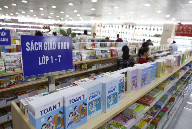 Can tham dinh lai hoi dong tham dinh sach giao khoa hinh anh