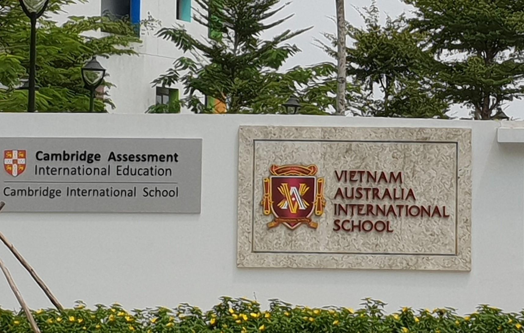 Nhieu hoc sinh truong Viet Uc dau bung, non oi sau gio com trua hinh anh