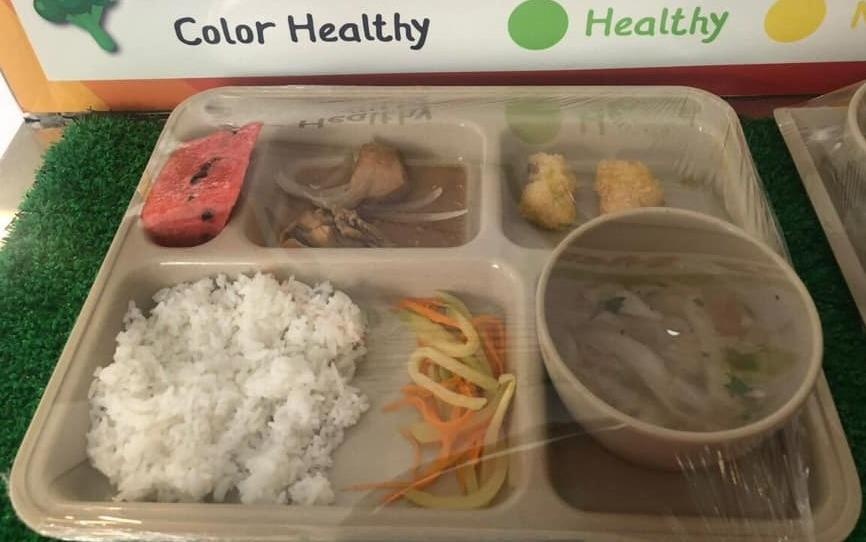 Nhieu nghi van khi chung kien suat com trua cua truong Viet Uc hinh anh