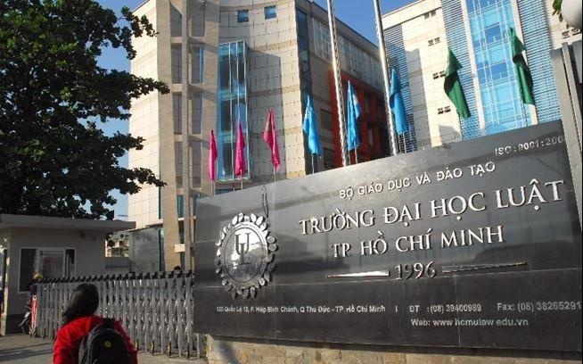 Hang loat sai pham tai DH Luat TP.HCM hinh anh