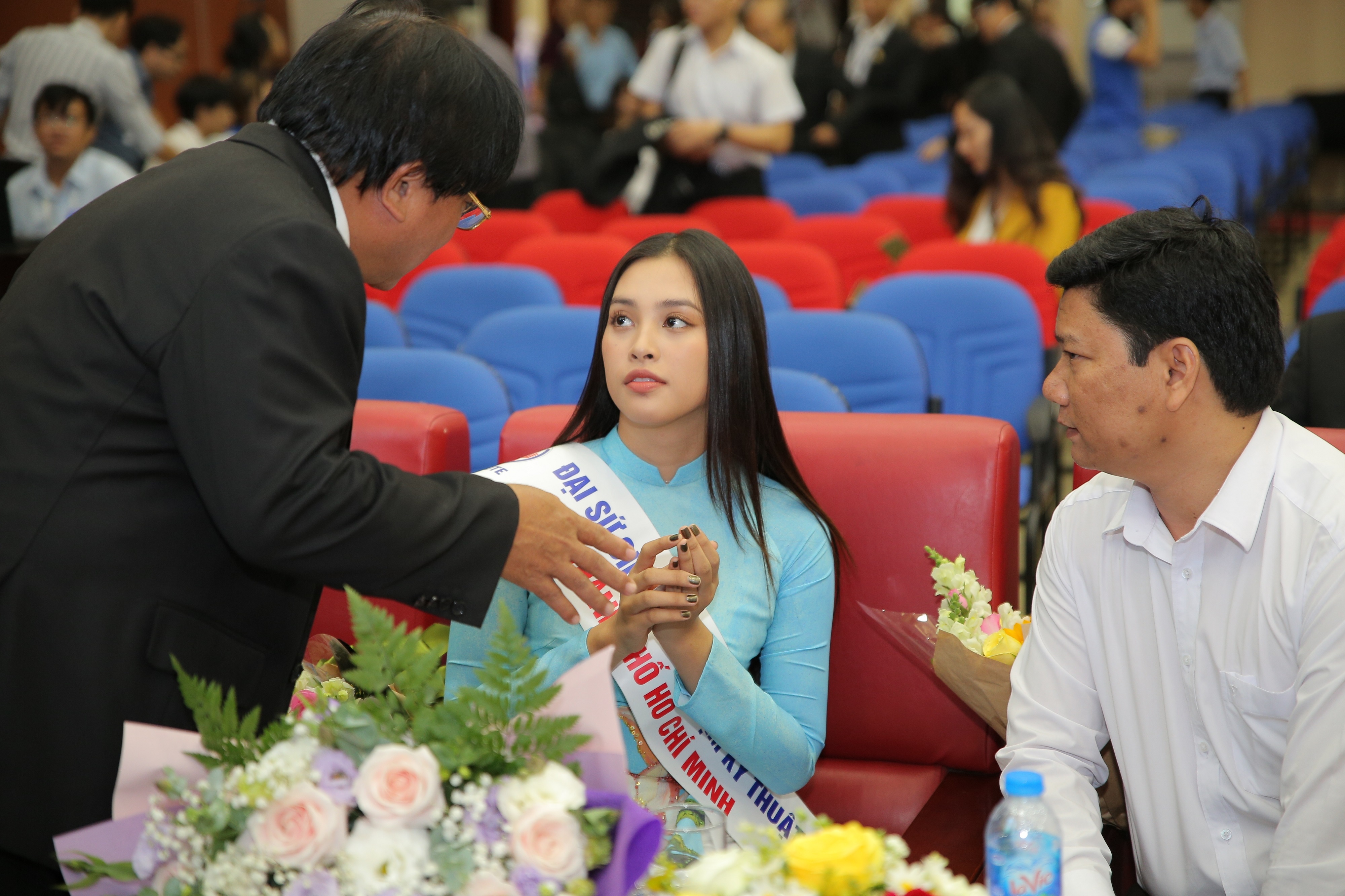 hoa hau Tieu Vy anh 3