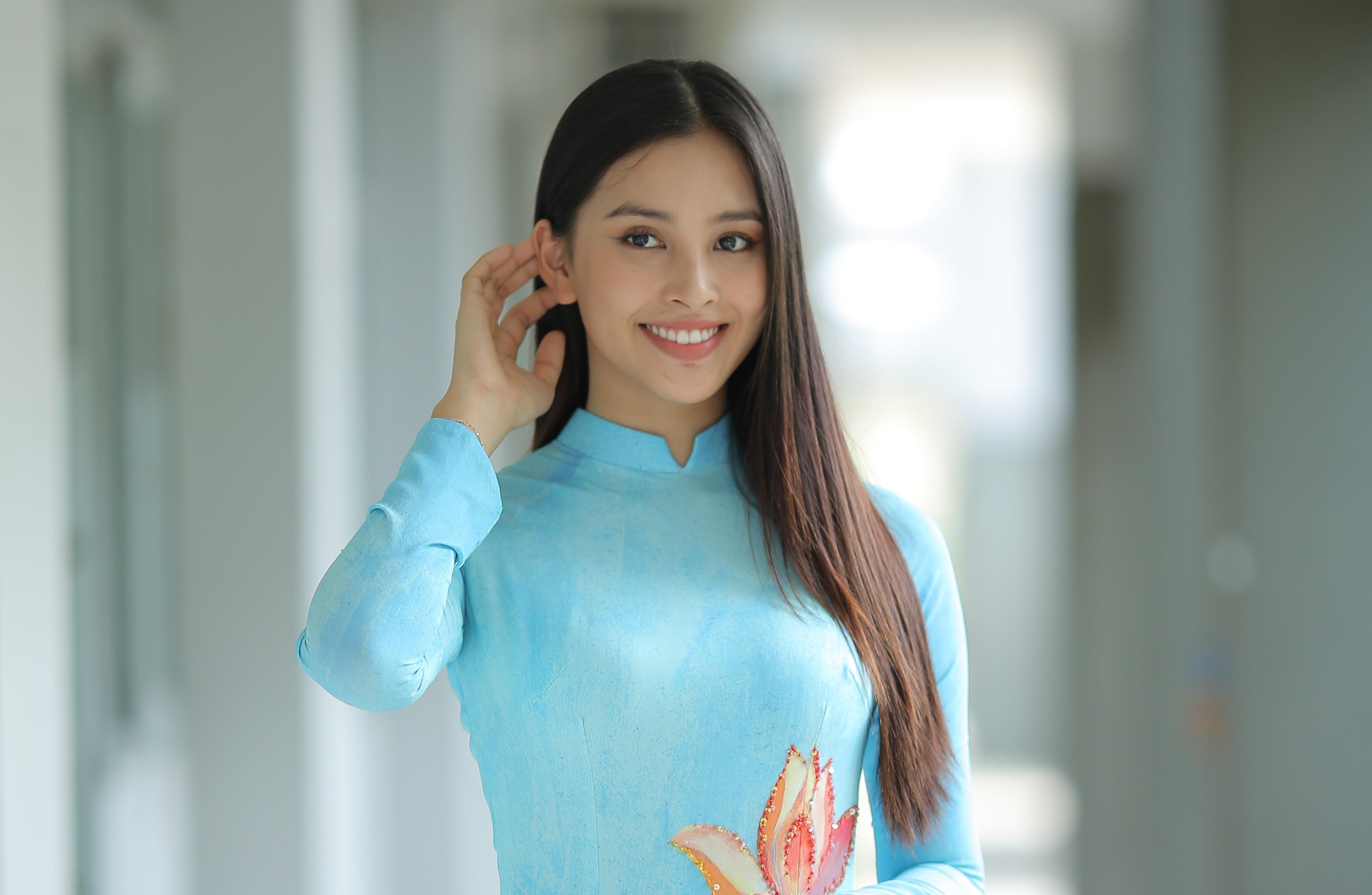 Hoa hau Tieu Vy du le khai giang cua DH Su pham Ky thuat TP.HCM hinh anh