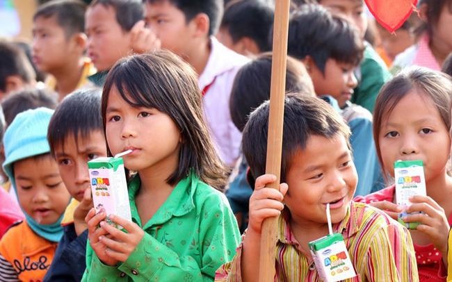 Hieu truong bi giang chuc vi bot sua cua hoc sinh hinh anh