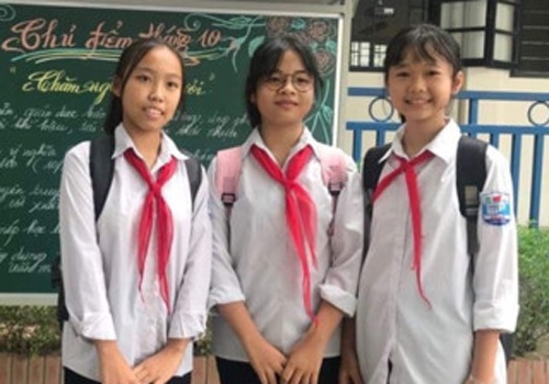 3 hoc sinh lop 8 tra lai 50 trieu dong cho nguoi danh roi hinh anh