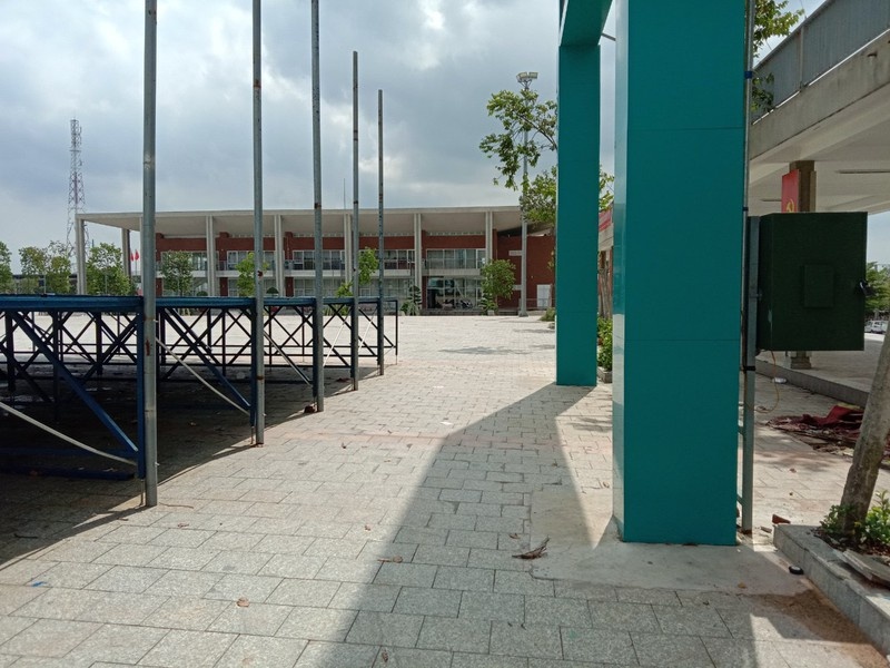 Nhom hoc sinh nu danh ban o Binh Duong chi vi mau sac doi giay hinh anh
