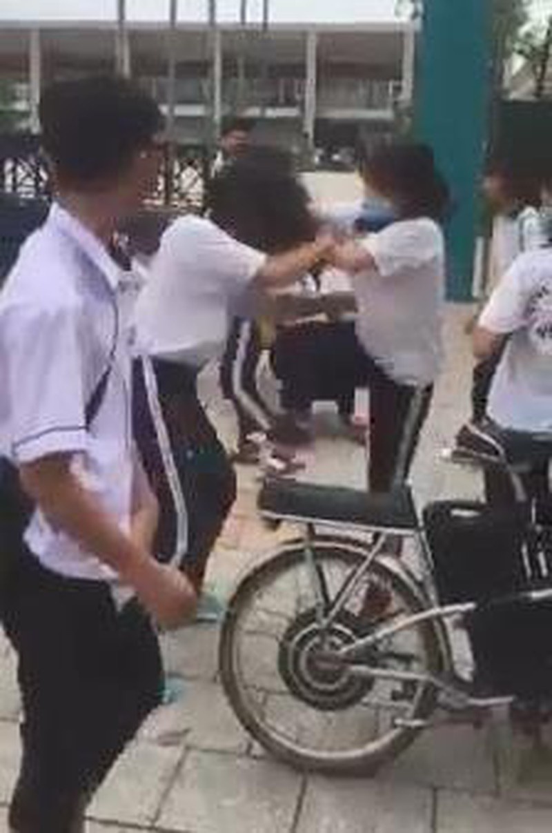 học sinh đánh nhau ảnh 1 hoc sinh danh nhau anh 1