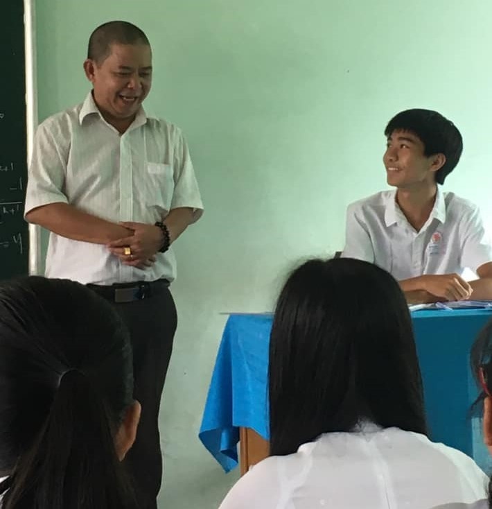 thầy giáo vào vai học trò ảnh 1 thay giao vao vai hoc tro anh 1