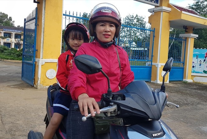 cô giáo làm xe ôm miễn phí ảnh 1 co giao lam xe om mien phi anh 1