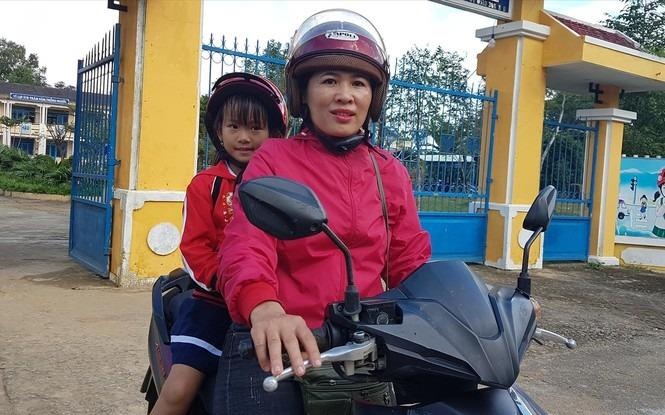 8 nam lam 'xe om' mien phi cho tro ngheo hinh anh