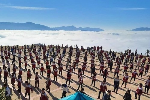 'Truong hoc tren may' o Ha Giang khien nhieu nguoi ngo anh photoshop hinh anh