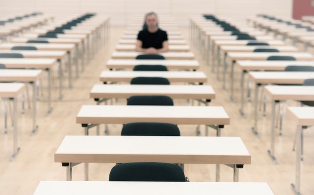 Sinh vien buc xuc khi nghi hoc bi truong goi dien bao gia dinh hinh anh