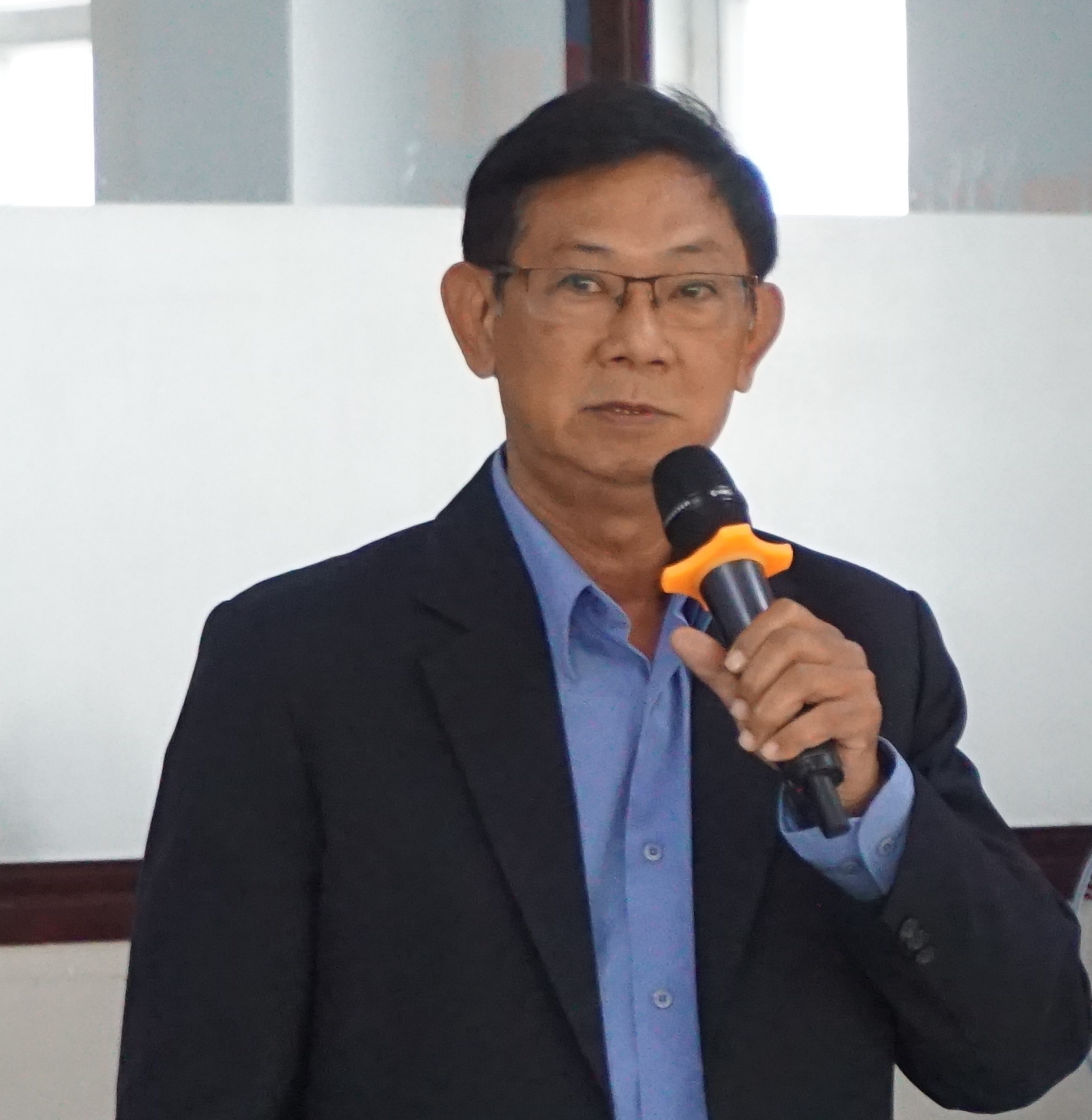 khong tot nghiep van hoc dai hoc anh 1