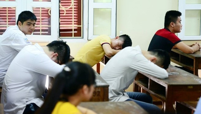 Vi sao truong theo doi sinh vien tung buoi hoc? hinh anh