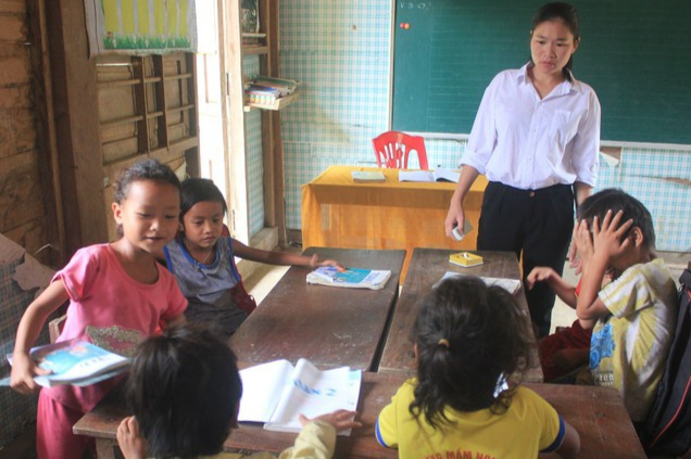 Cham dut hop dong lao dong de cho thi, nhieu truong thieu giao vien hinh anh