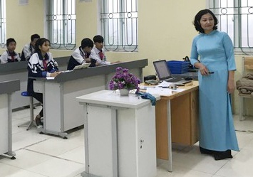 Giao vien hop dong o Ha Noi van song canh bat an hinh anh