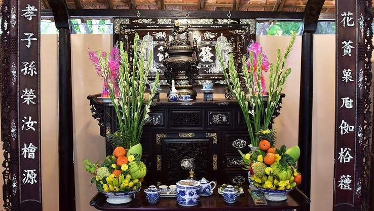 Sap dat hoa qua tren ban tho ngay Tet theo nguyen tac nao? hinh anh