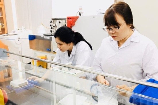 DH Quoc te TP.HCM san xuat san pham phong chong virus corona hinh anh