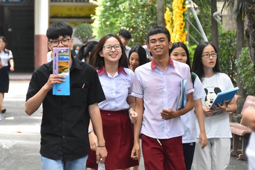 Thi THPT quoc gia 2020 anh 1